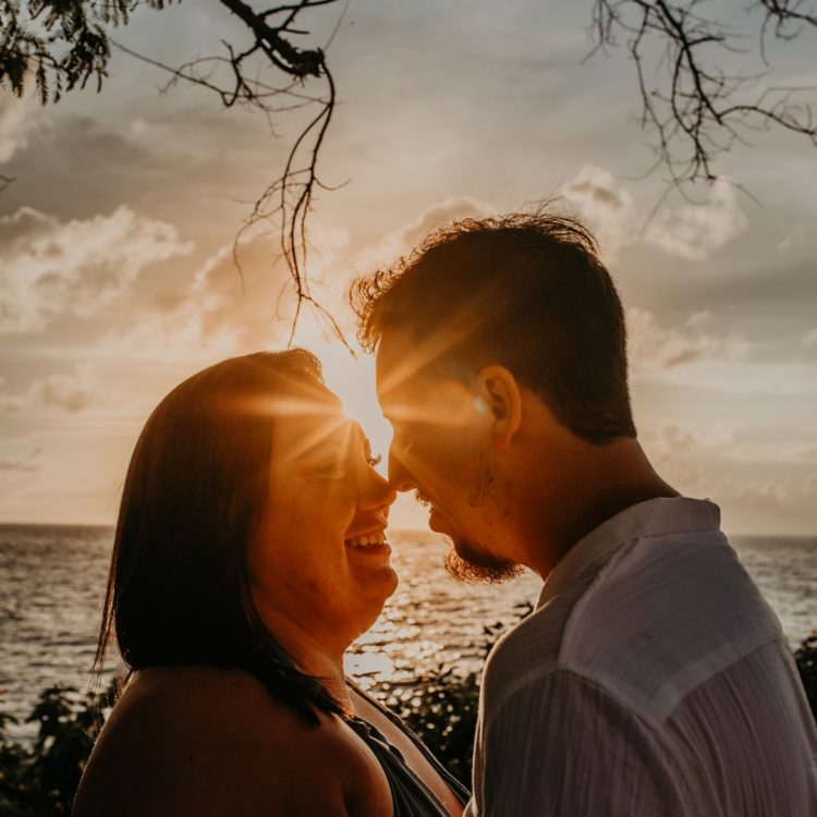 pareja en el prado en san andres